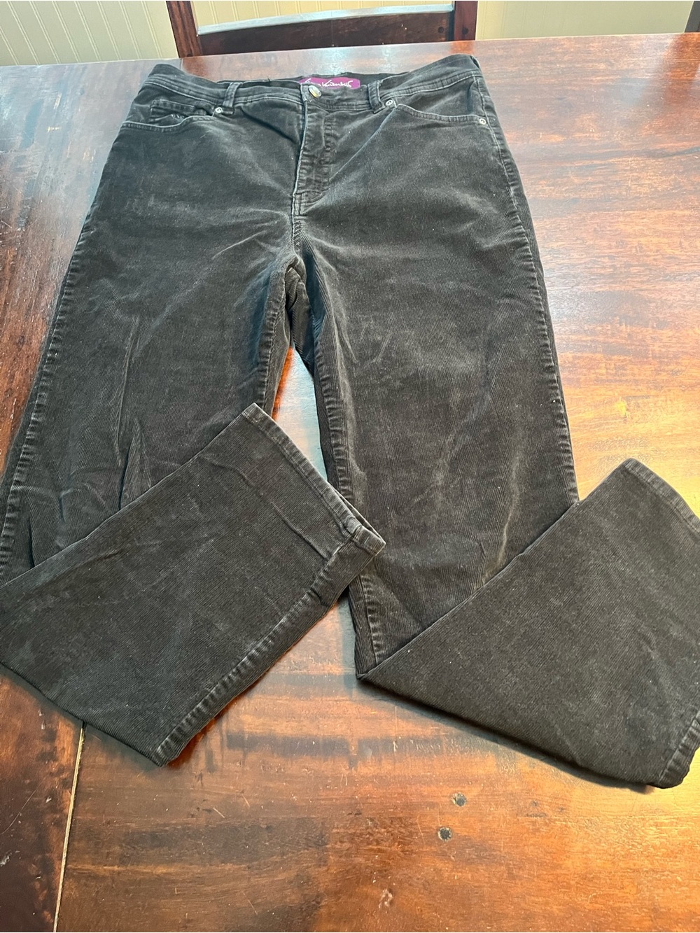 Gloria Vanderbilt Black Corduroy Straight-Leg Pants